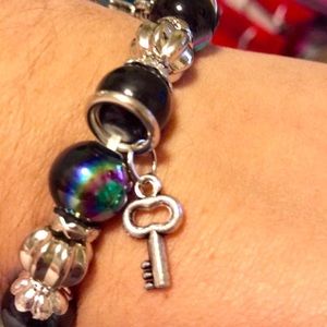 New with tags stretch bracelet charm love, wings,